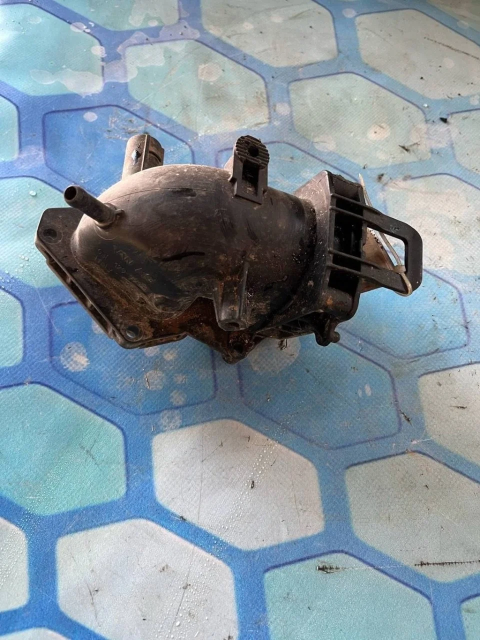 Патрубок воздуховод двс VW Tiguan 1 2007-2011