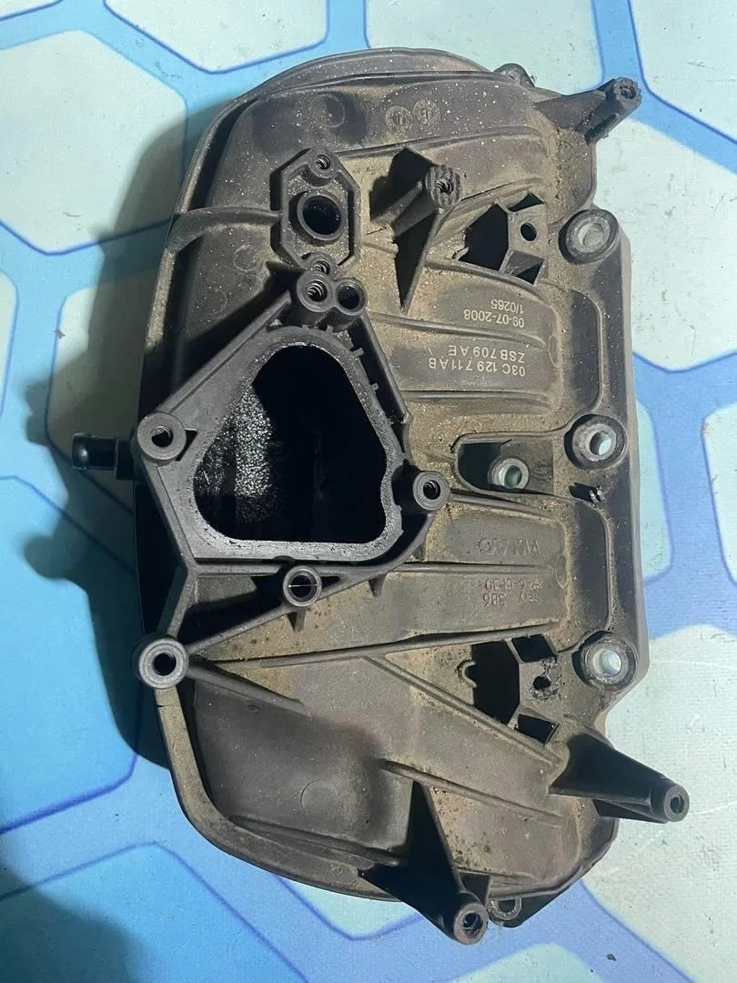 Коллектор впускной VW Tiguan 1 2007-2011