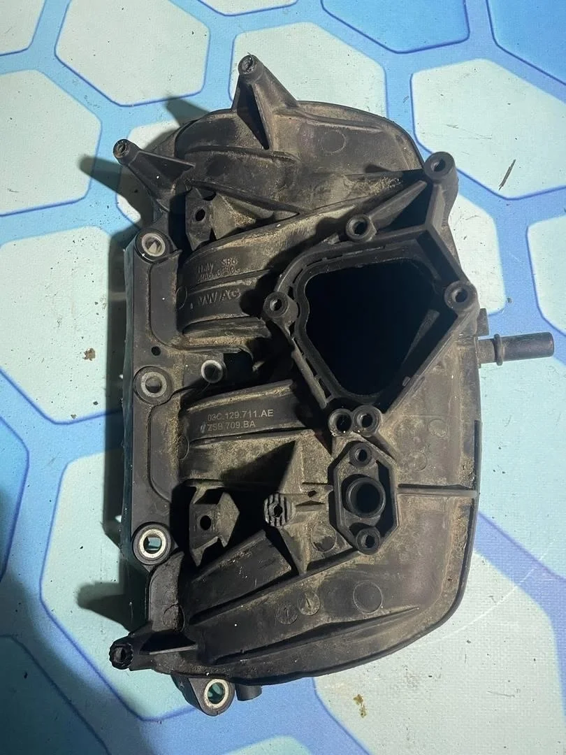 Коллектор впускной VW Tiguan 1 2007-2011