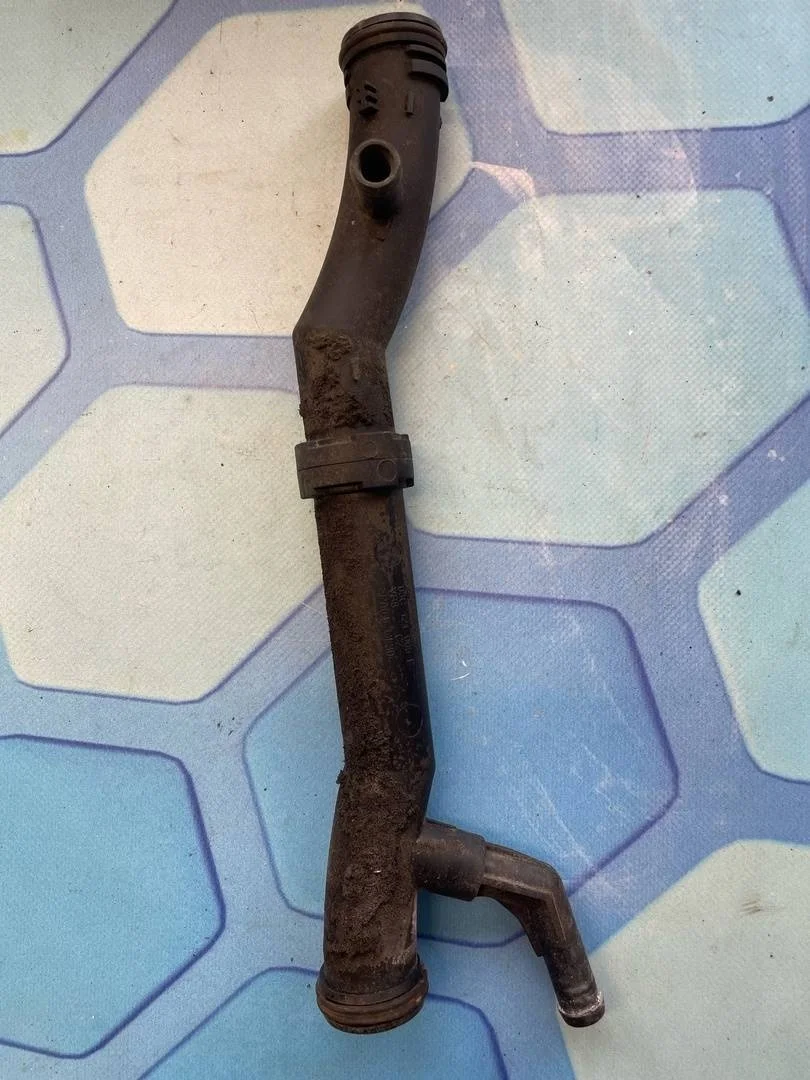 Трубка системы охлаждения двс VW Tiguan 1 2007-2011