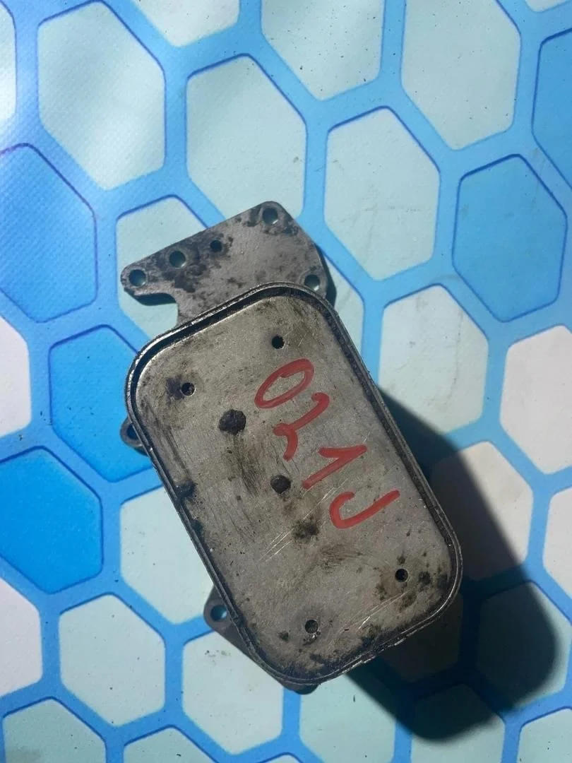 Радиатор масляный VW Touareg 1 2002-2007