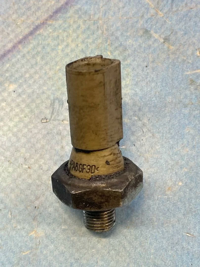 Датчик давления масла VW Touareg 1 2002-2007