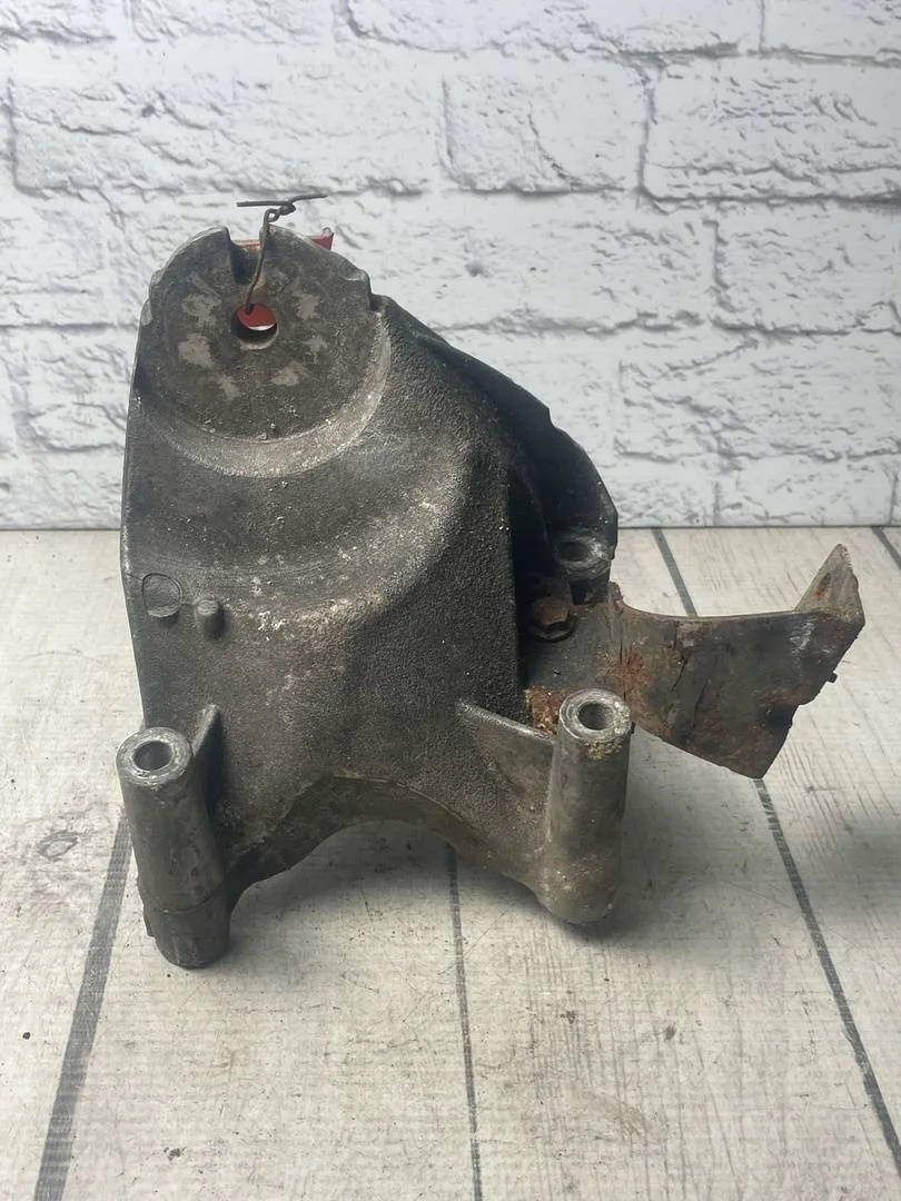 Кронштейн двигателя VW Touareg 1 2002-2007