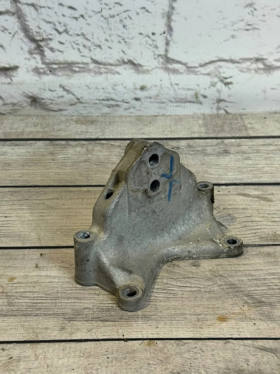 Кронштейн акпп задний VW Touareg 1 2002-2007