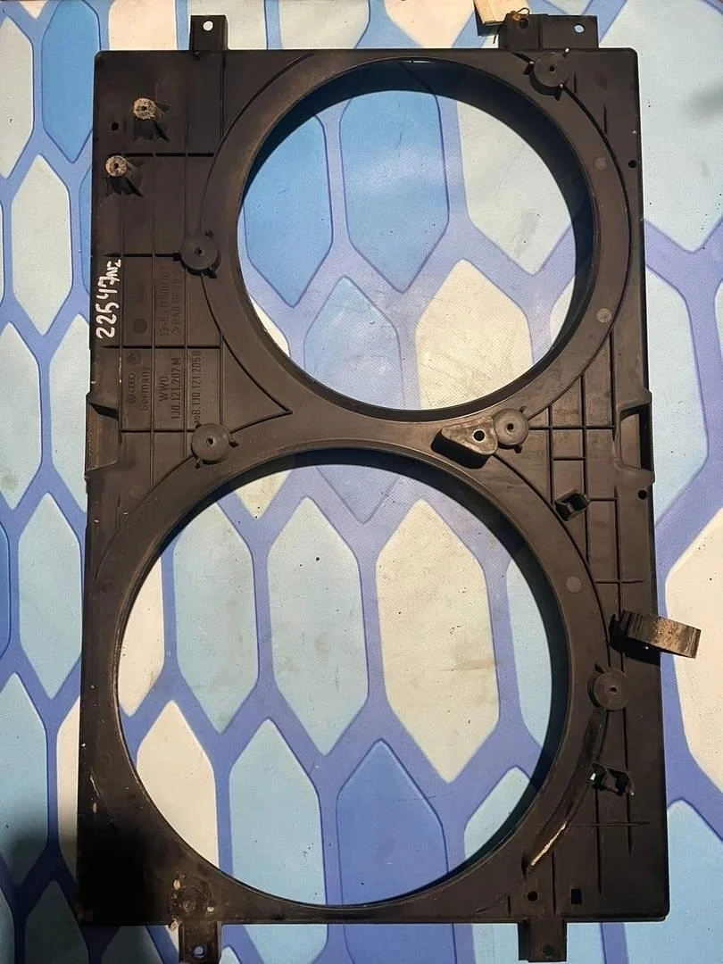 Диффузор вентиялторов пустой VW Touran 2003-2010