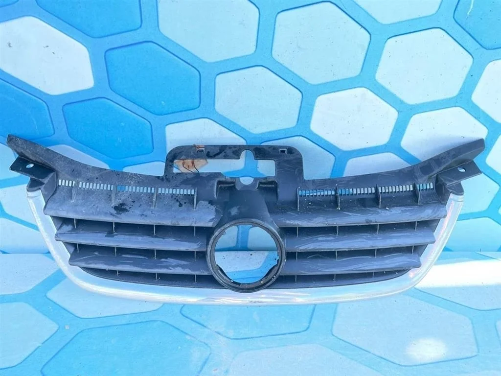 Решетка радиатора VW Touran 2003-2010