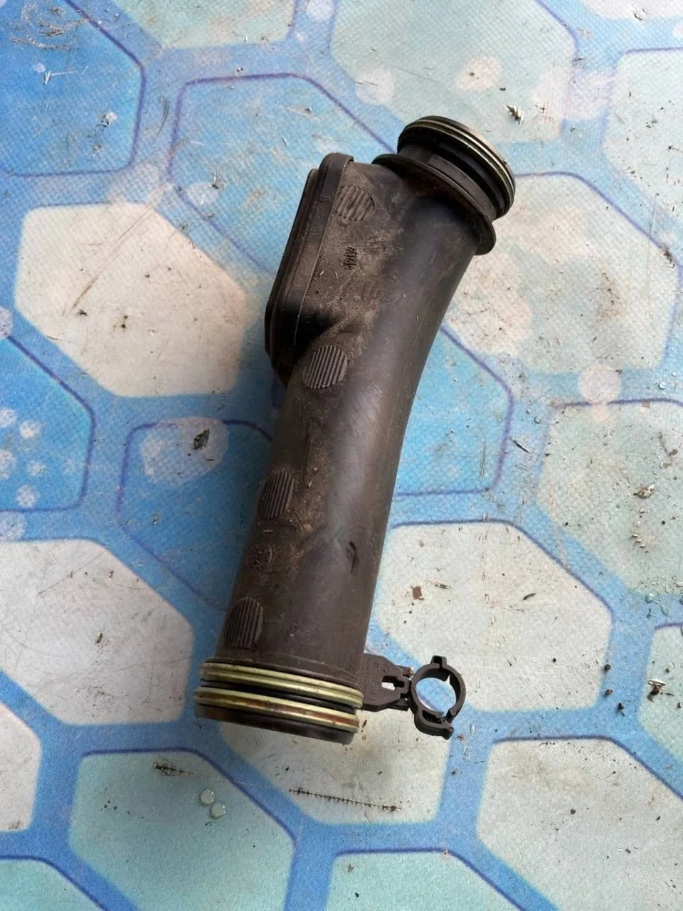 Патрубок воздухораспределительный VW Touran 2 2010-2016