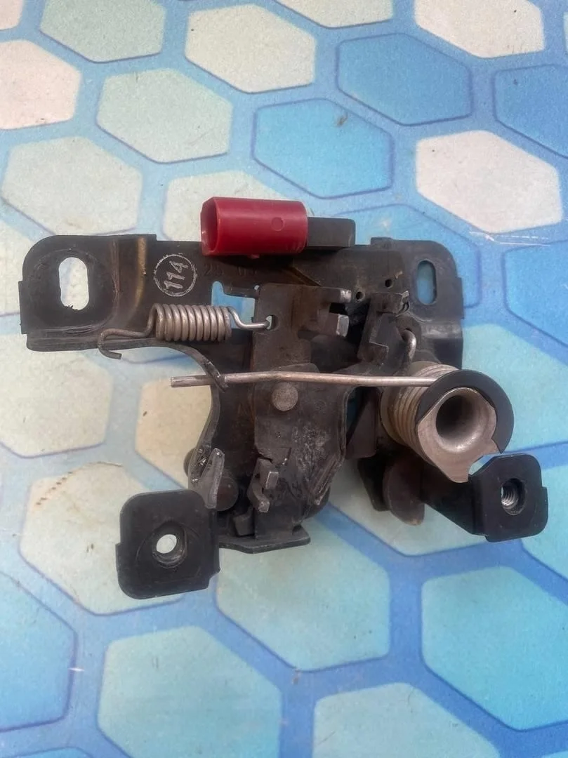 Замок капота Audi TT 1998-2006 8N3