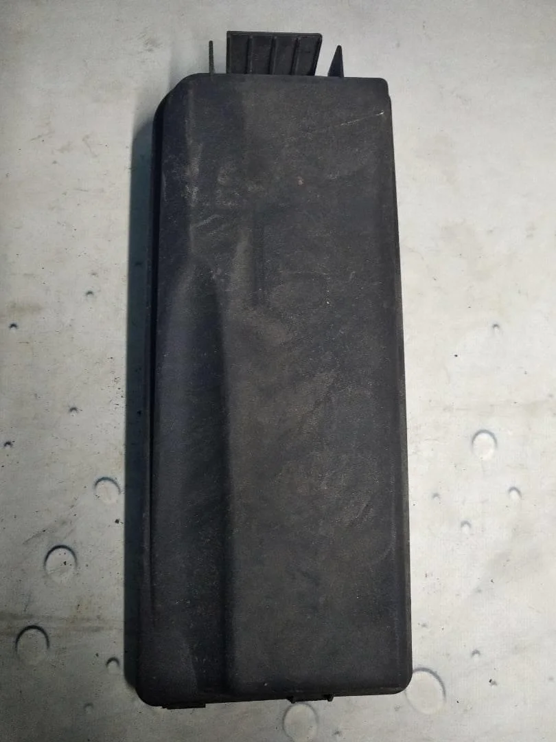 Крышка блока предохранителей Opel Vectra 2002-2008