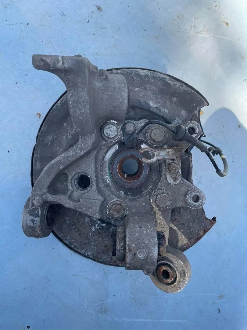 Кулак поворотный задний левый Volvo XC70 Cross Country 2000-2006