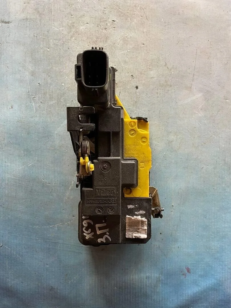 Замок двери задней правой Volvo XC90 2002-2015