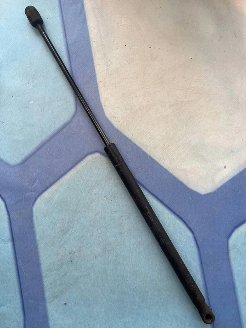 Амортизатор капота Volvo XC90 2002-2015