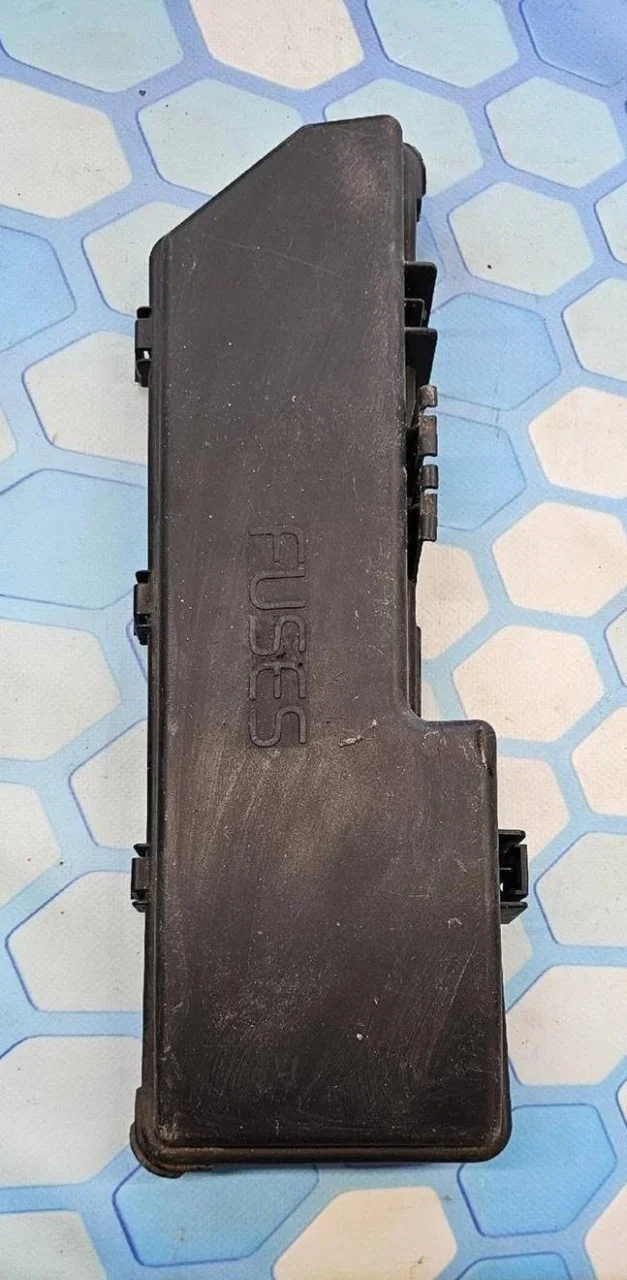 Крышка блока предохранителей Volvo XC90 2002-2015