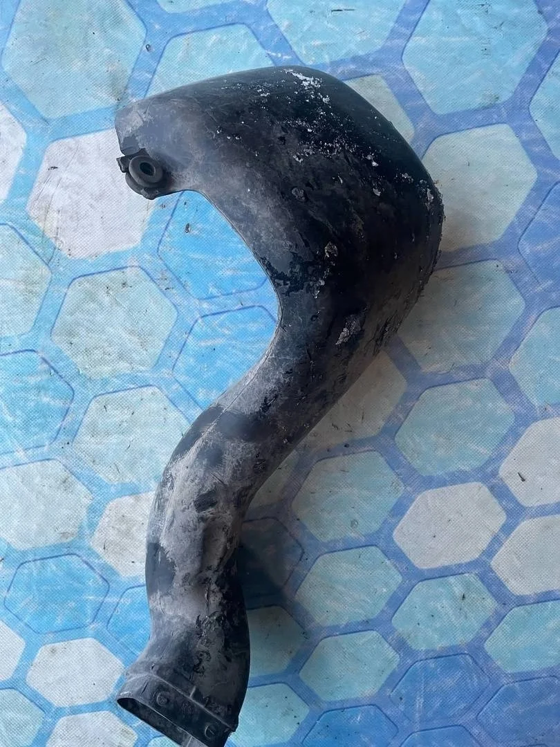 Патрубок воздуховод двс Volvo XC90 2002-2015