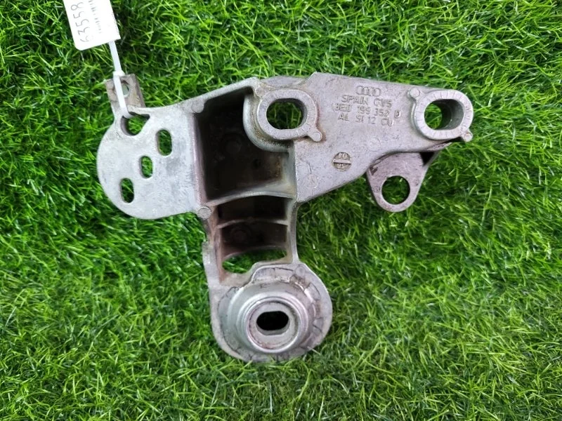 Кронштейн двигателя Audi A4 2004 8E0199352D B6 AMB 1.8T, передний правый