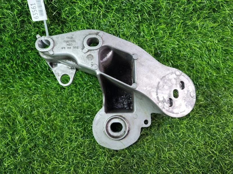 Кронштейн двигателя Audi A6 2010 4F0199351S C6 CAJ 3.0, передний левый