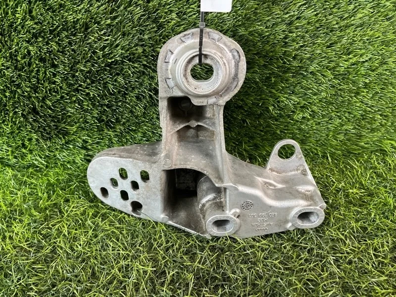 Кронштейн двигателя Audi A4 2004 8E0199351 B6 AMB 1.8T, левый