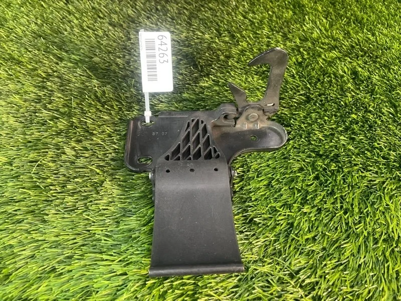 Замок капота Audi A8 2008 4E0823485B D3 BVJ 4.2