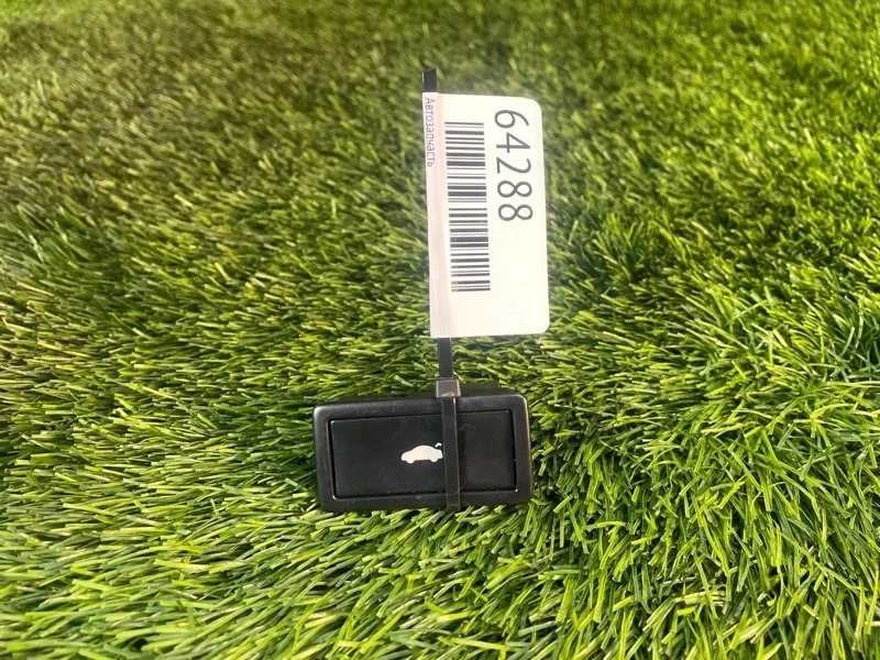 Кнопка открывания багажника Audi A8 2008 3D0959831D D3 BVJ 4.2, задняя