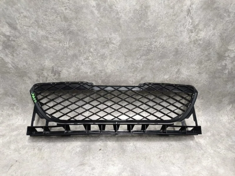 Решетка бампера передняя Honda Jazz GD L13A