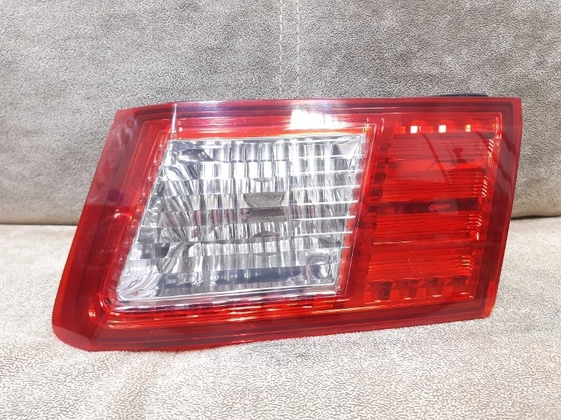 Фонарь в крышку багажника правый Honda Accord 8