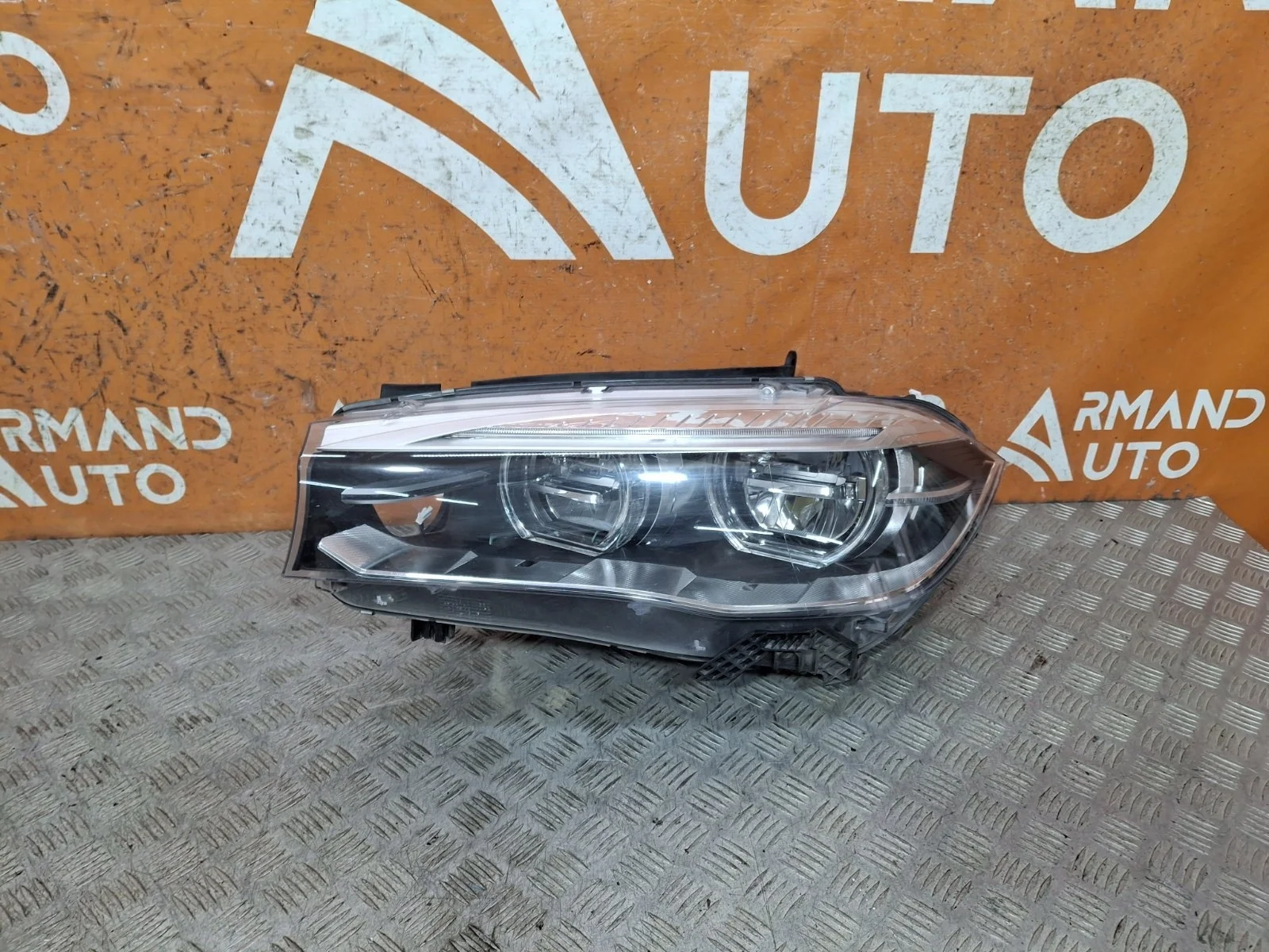 Фара BMW X5 2013-2018 F15
