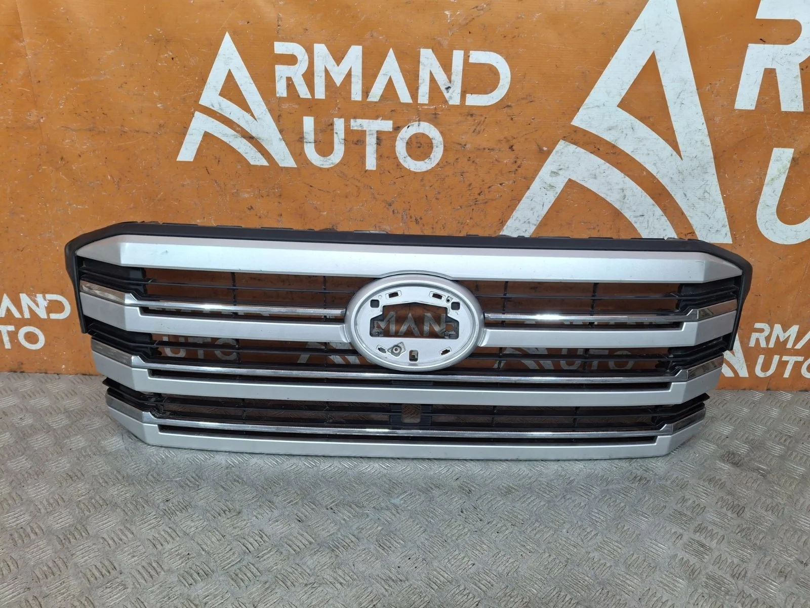 Решетка радиатора Toyota Land Cruiser 2021-нв 300