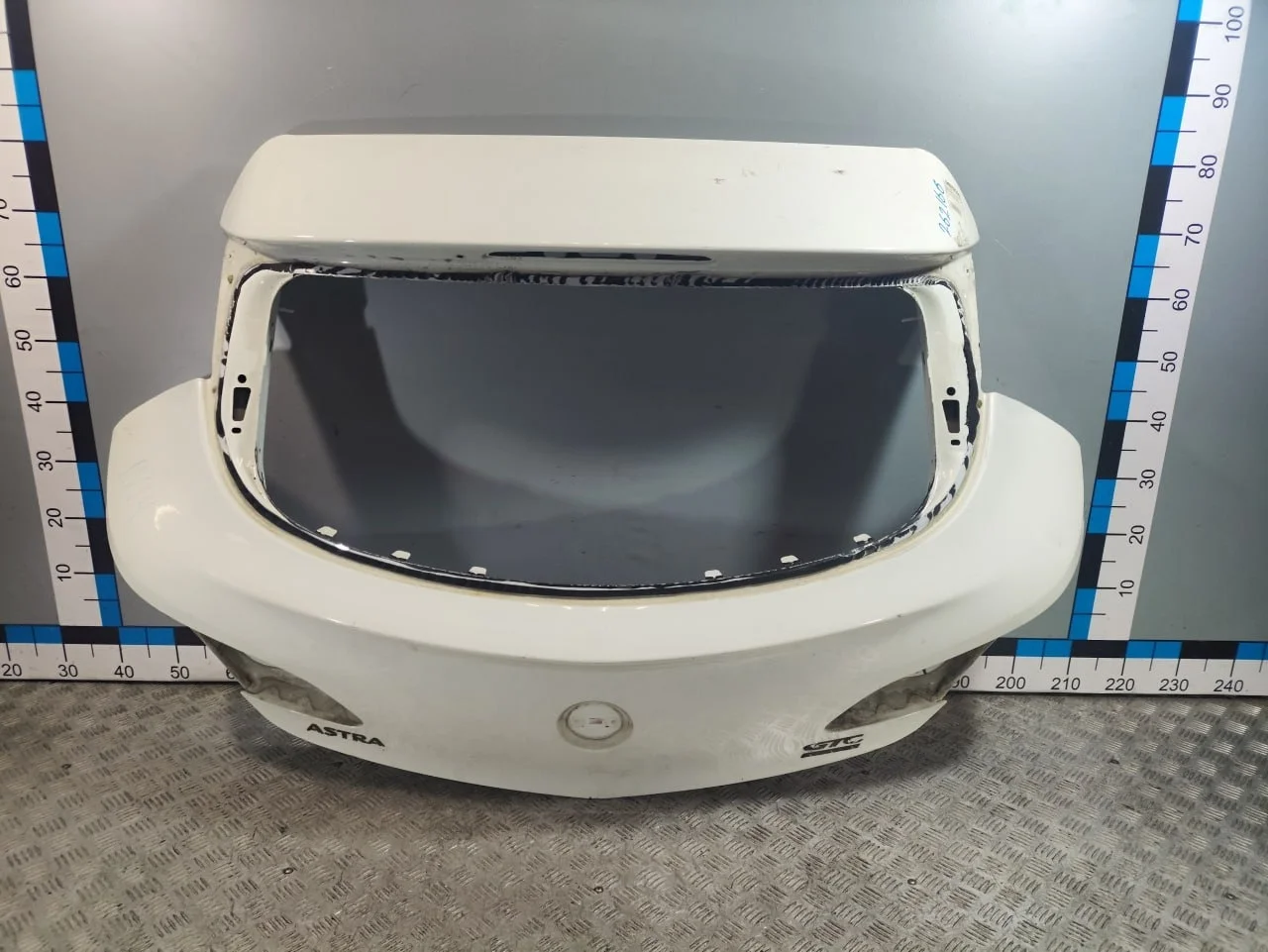 [Б/У] Дверь багажника (3-х дверн) Opel Astra J [Код: 00351602 ]