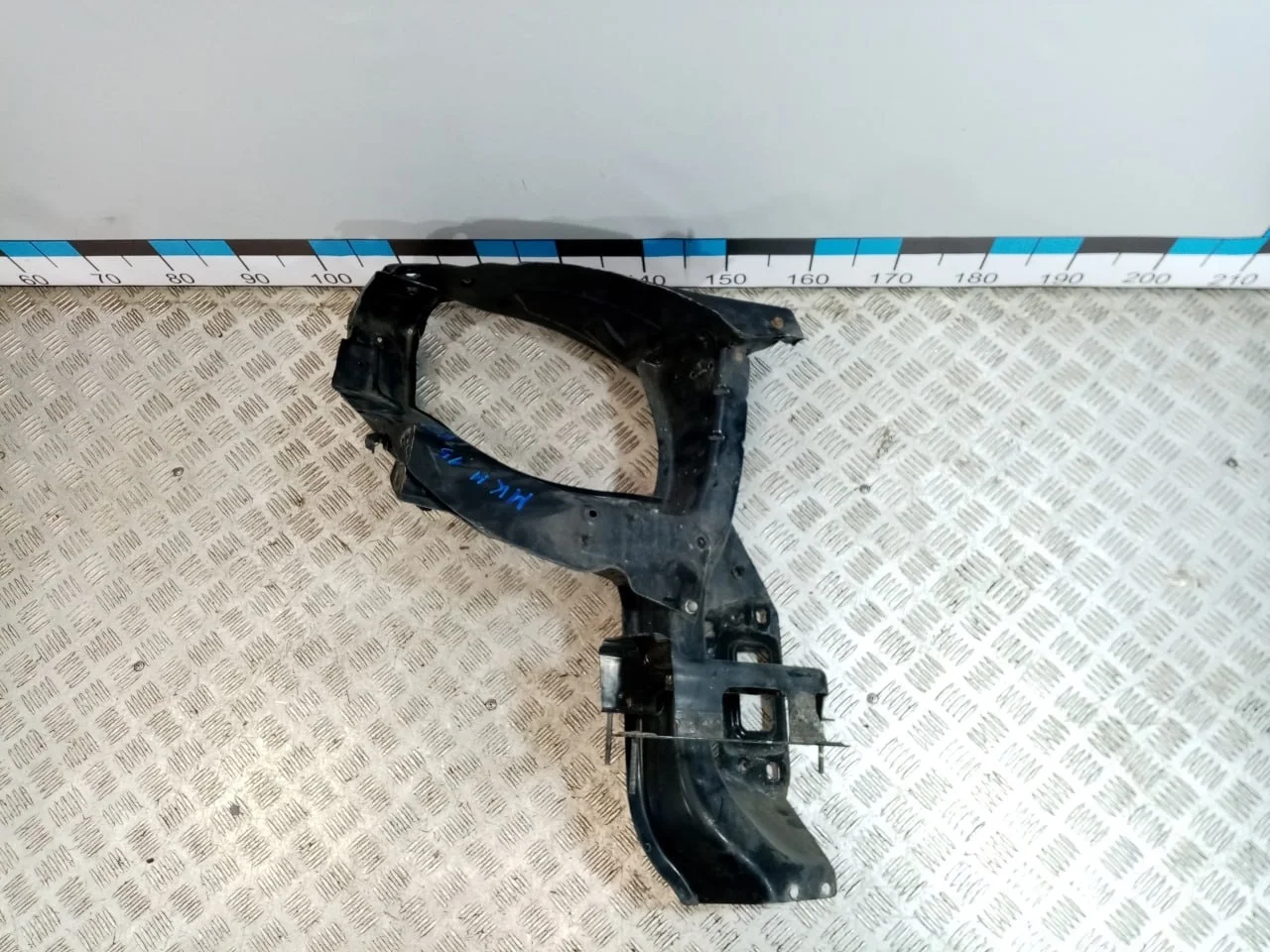 [Б/У] Панель передняя правая рамка фары ML W 164 [Код: 00663016 ]