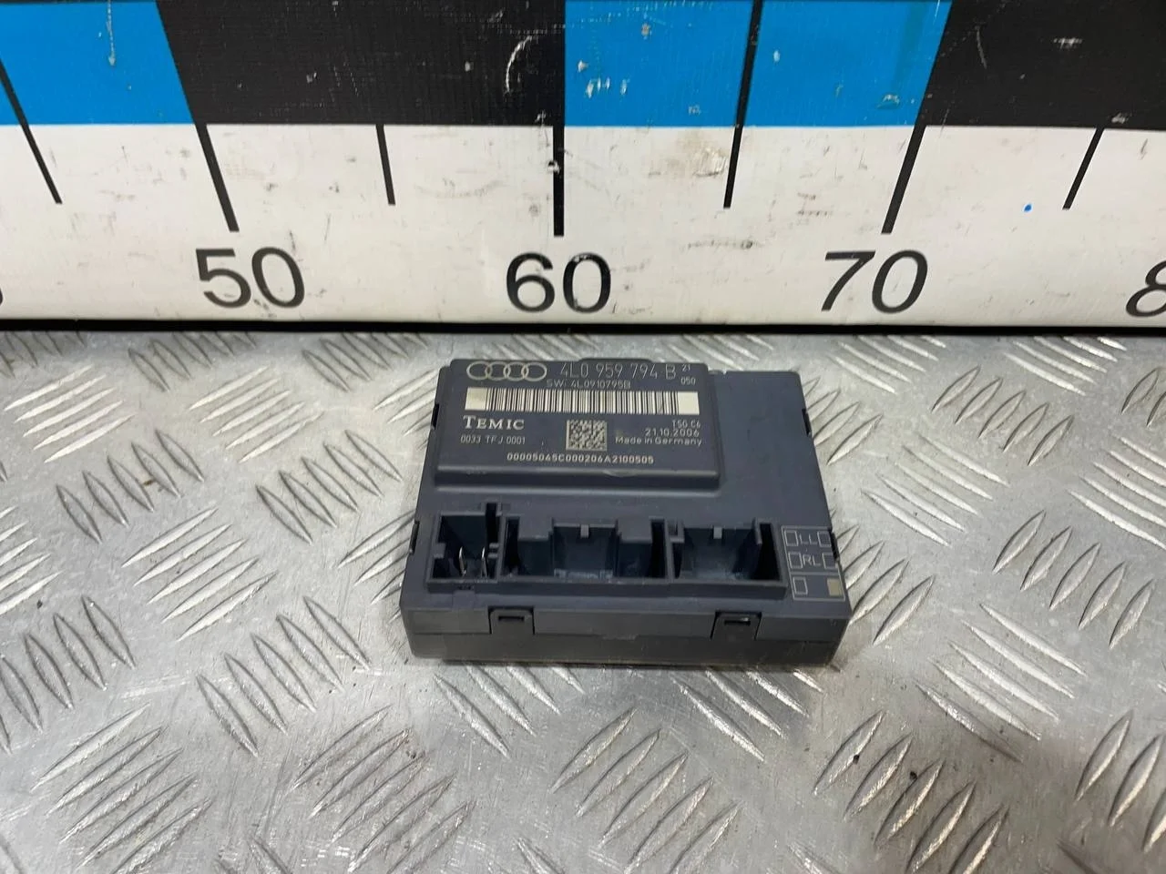 [Б/У] Блок комфорта задний правый Audi [Код: 00666233 ]