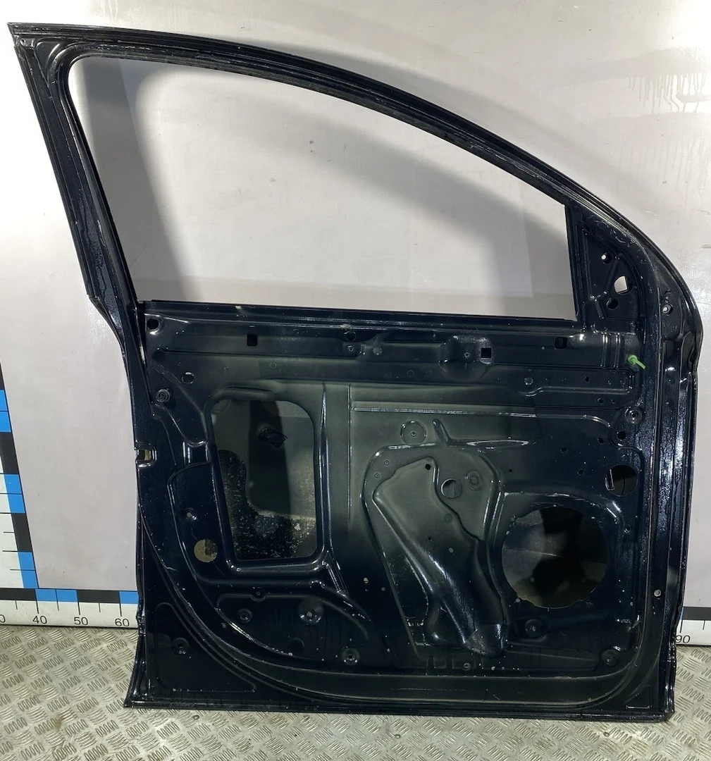 [Б/У] Дверь передняя левая Audi Q7 4L 2005-2015 - замята над нижнем молдингом сзади [Незначительные дефекты] [Код: 00294340 ]