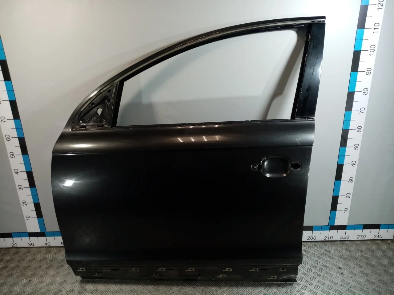 [Б/У] Дверь передняя левая Audi Q7 4L 2005-2015 - Шпакля в нижней правой части [ХОРОШЕЕ] [Код: 00658805 ]