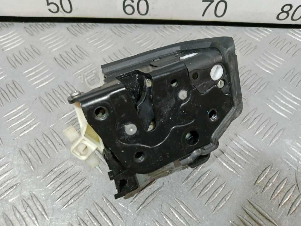 [Б/У] Замок двери передней правой [Код: 00665716 ]