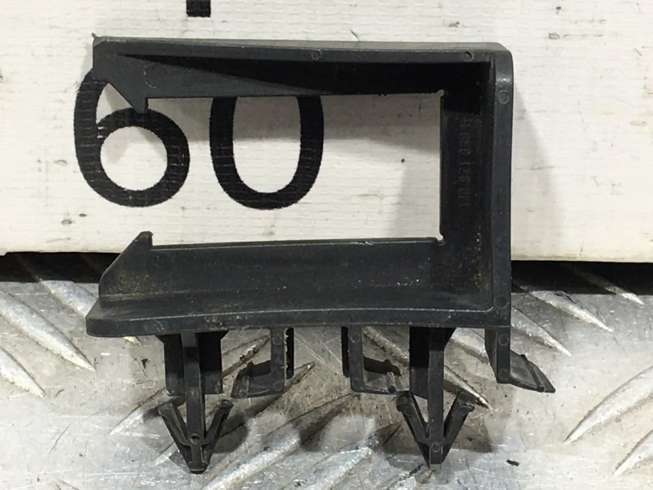 [Б/У] Кронштейн фишки вентилятора [Код: 00660910 ]