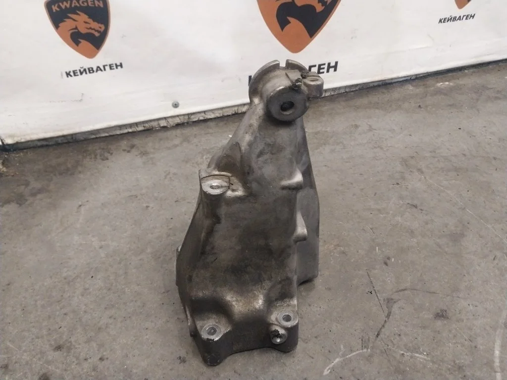 Кронштейн двигателя Mercedes-Benz GLK-Class 2013 X204