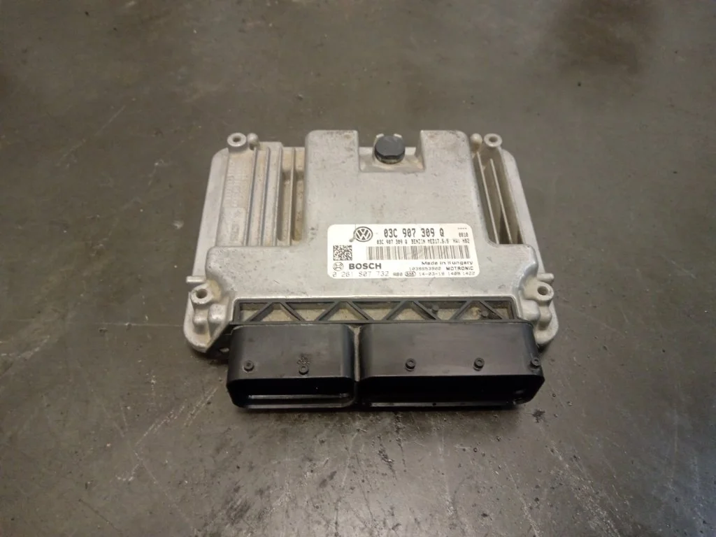 Блок управления двигателем Volkswagen Jetta 2012 A6
