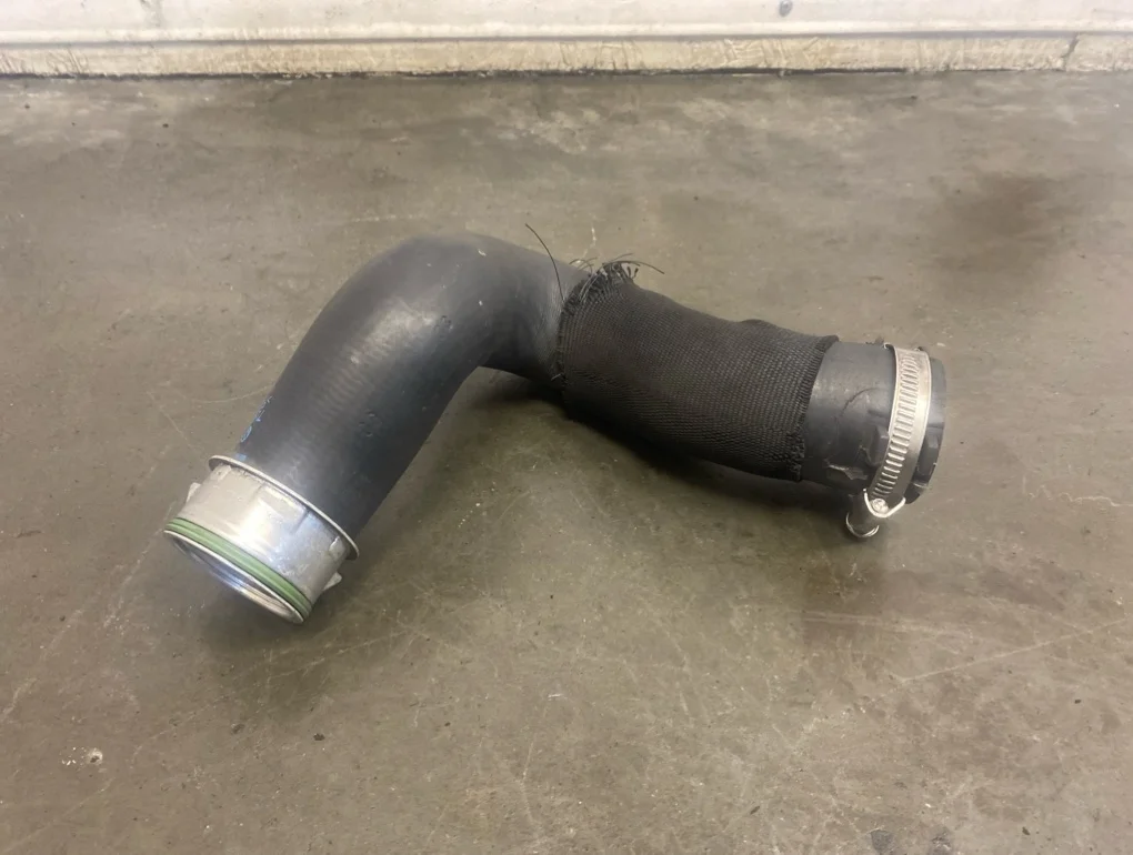 Патрубок интеркулера Audi Q7 4L