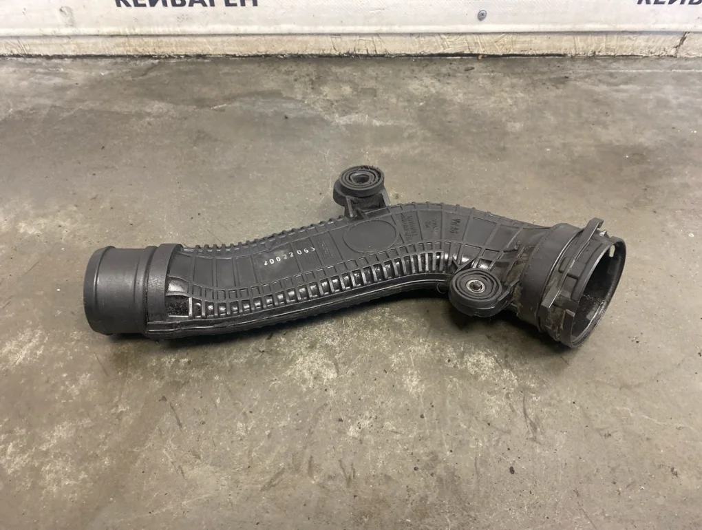 Патрубок интеркулера Volkswagen Passat B6