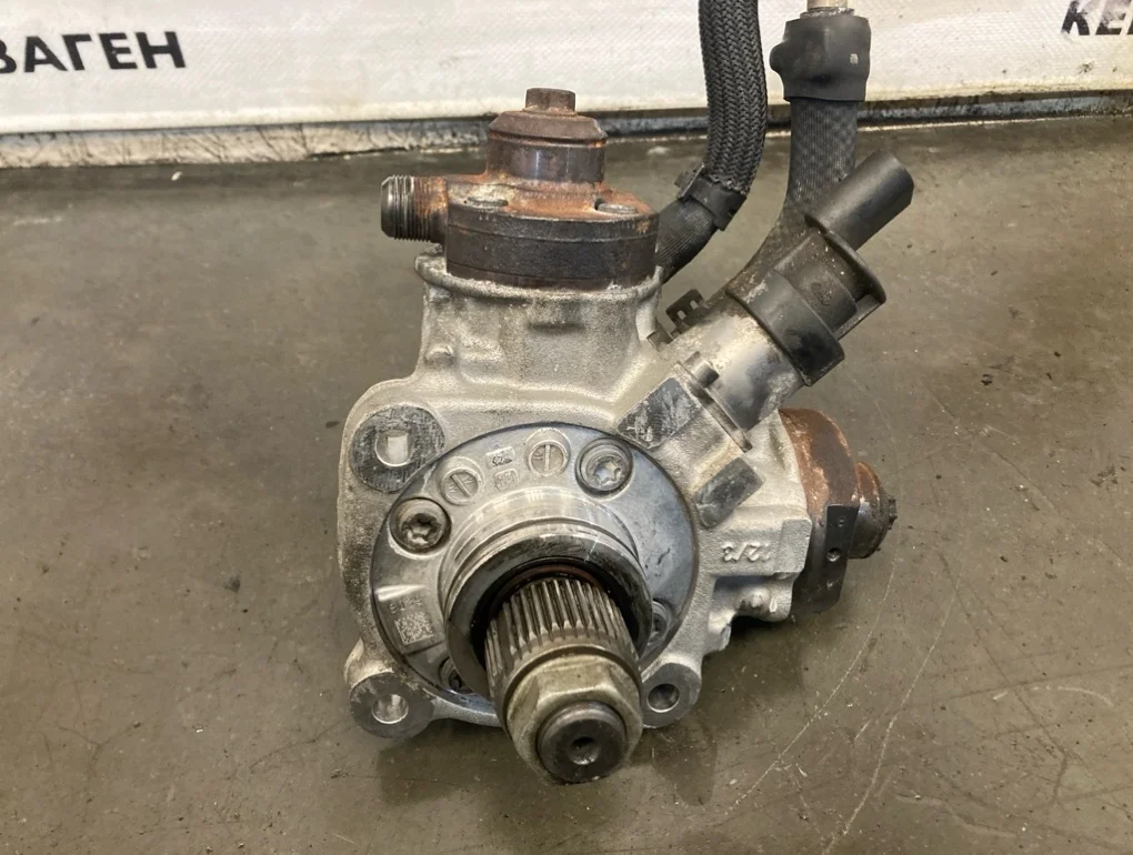 Топливный насос высокого давления Audi Q7 2012 4L