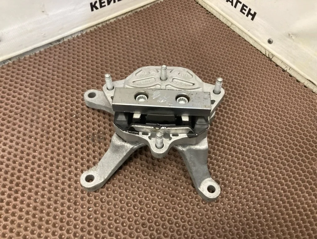 Подушка акпп Audi SQ5 2016 8R