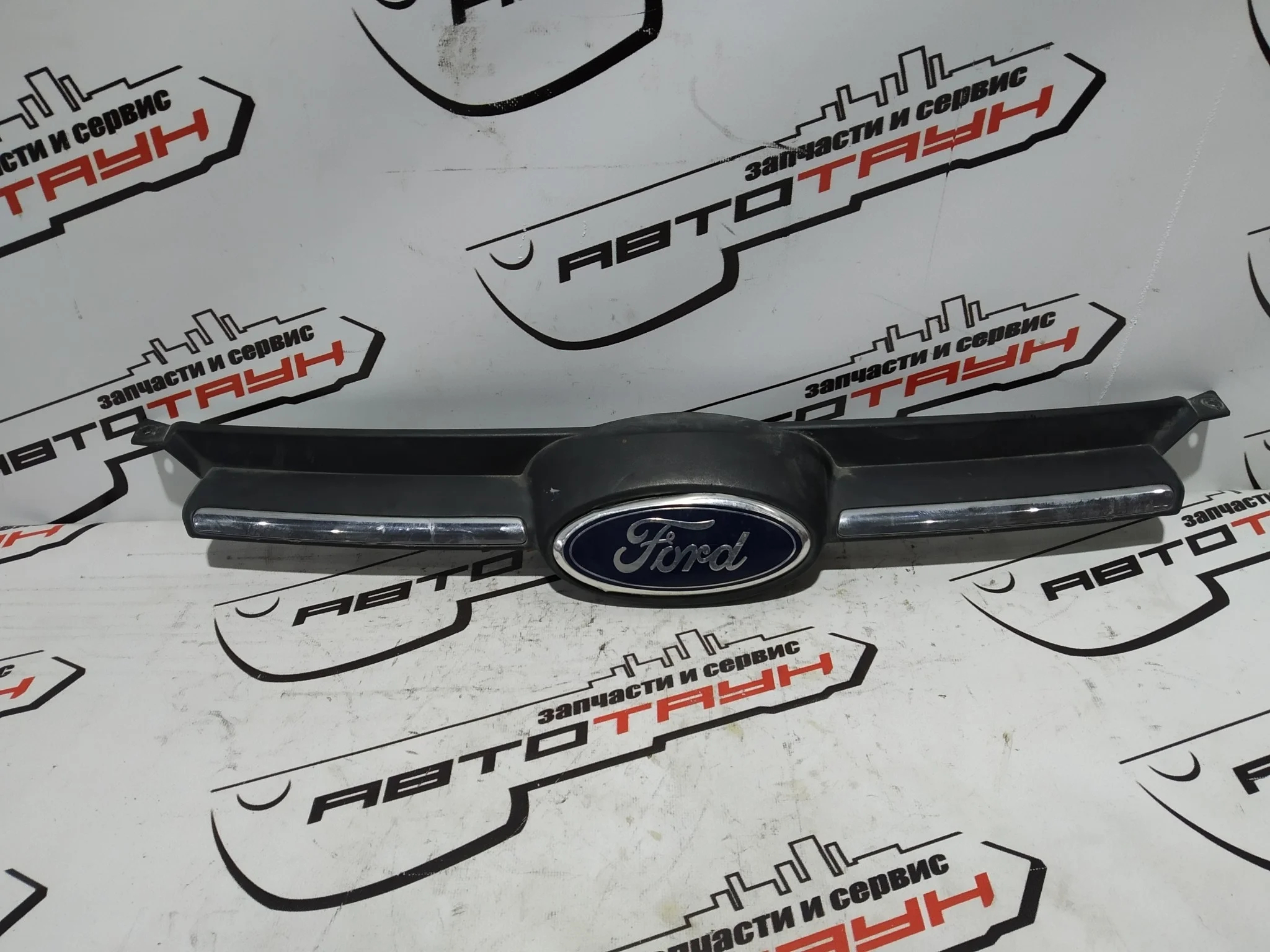 РЕШЕТКА РАДИАТОРА FORD 2048467 DY147Z