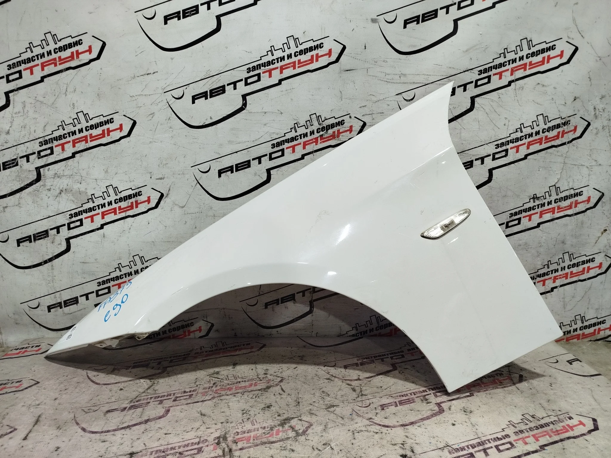 КРЫЛО BMW 41357135679 ПЕРЕД ЛЕВО белый, 300 FA379