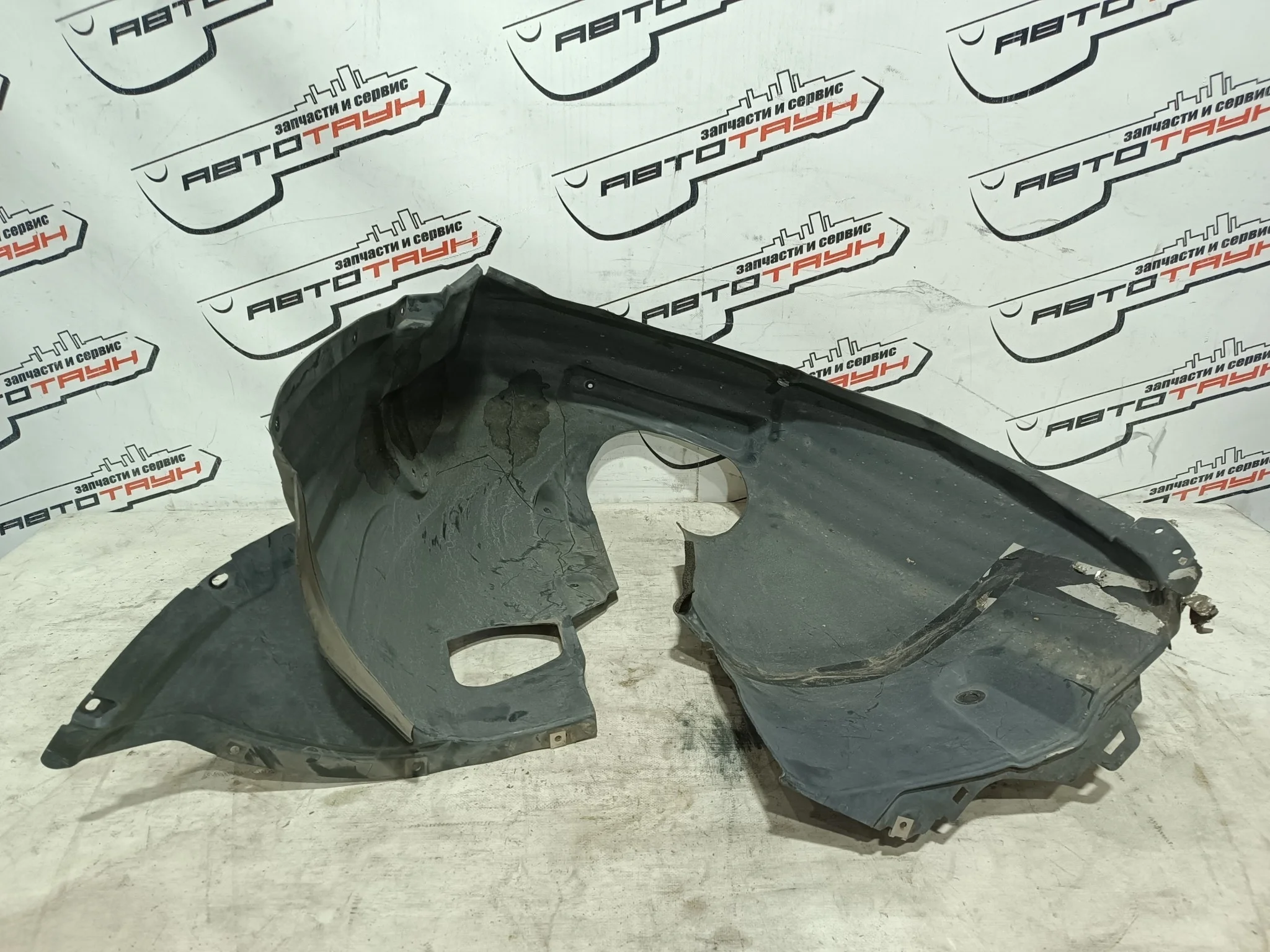 ПОДКРЫЛОК AUDI ПЕРЕД ЛЕВО 8V0821171