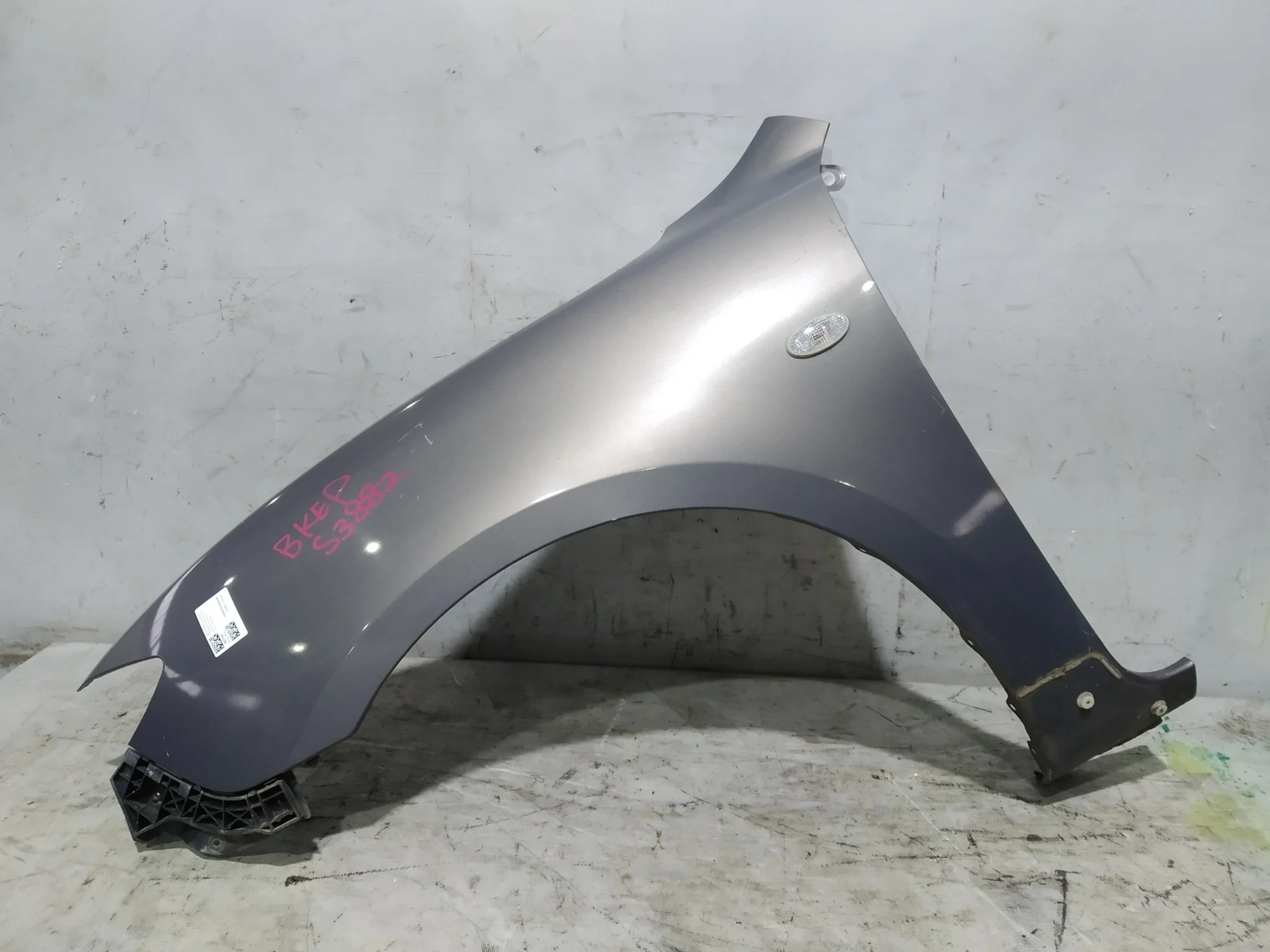 КРЫЛО MAZDA BN8V52211D ПЕРЕД ЛЕВО серый, 32S S3882