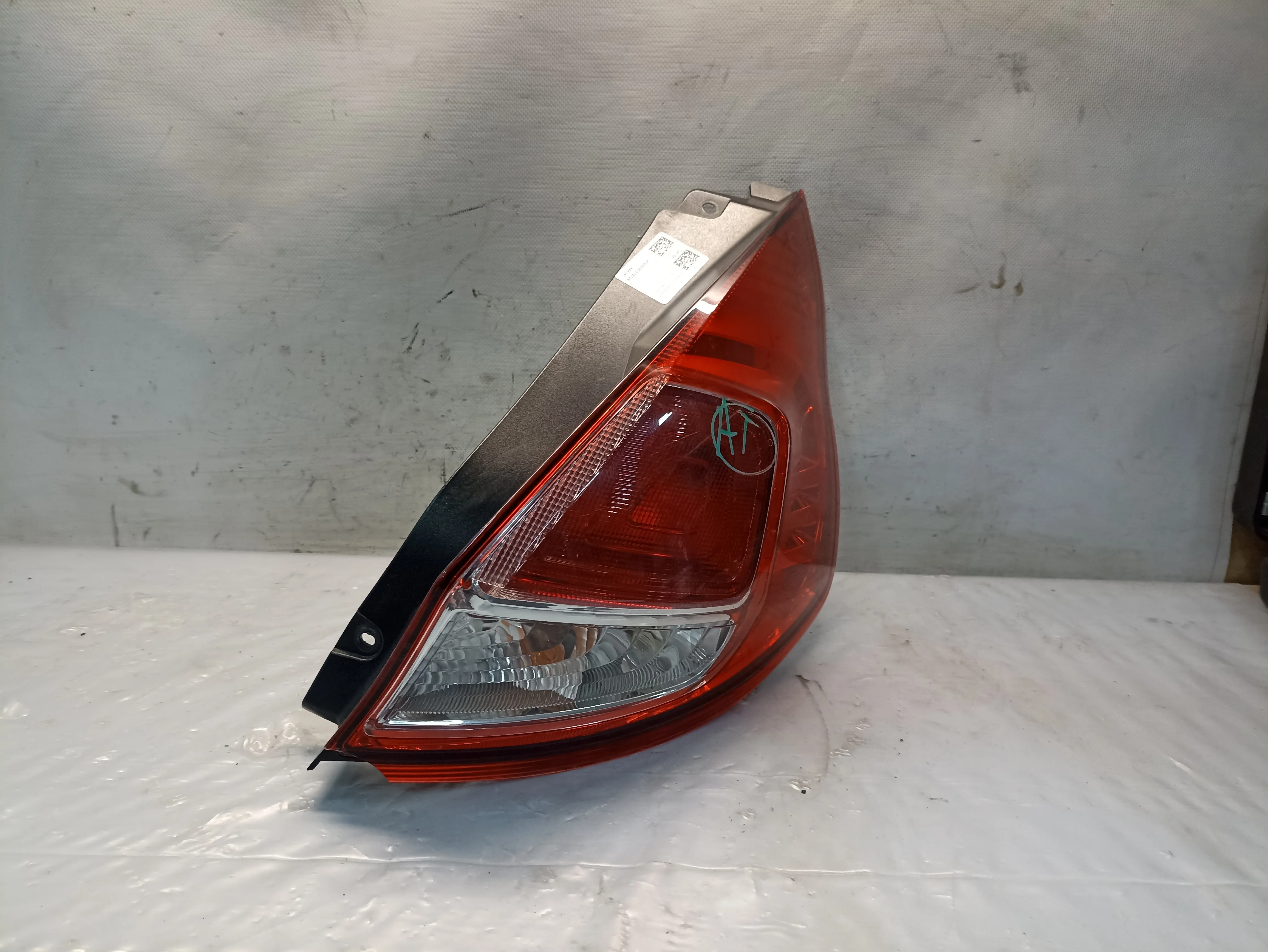 ФОНАРЬ FORD ПРАВО 1877010 XA6241