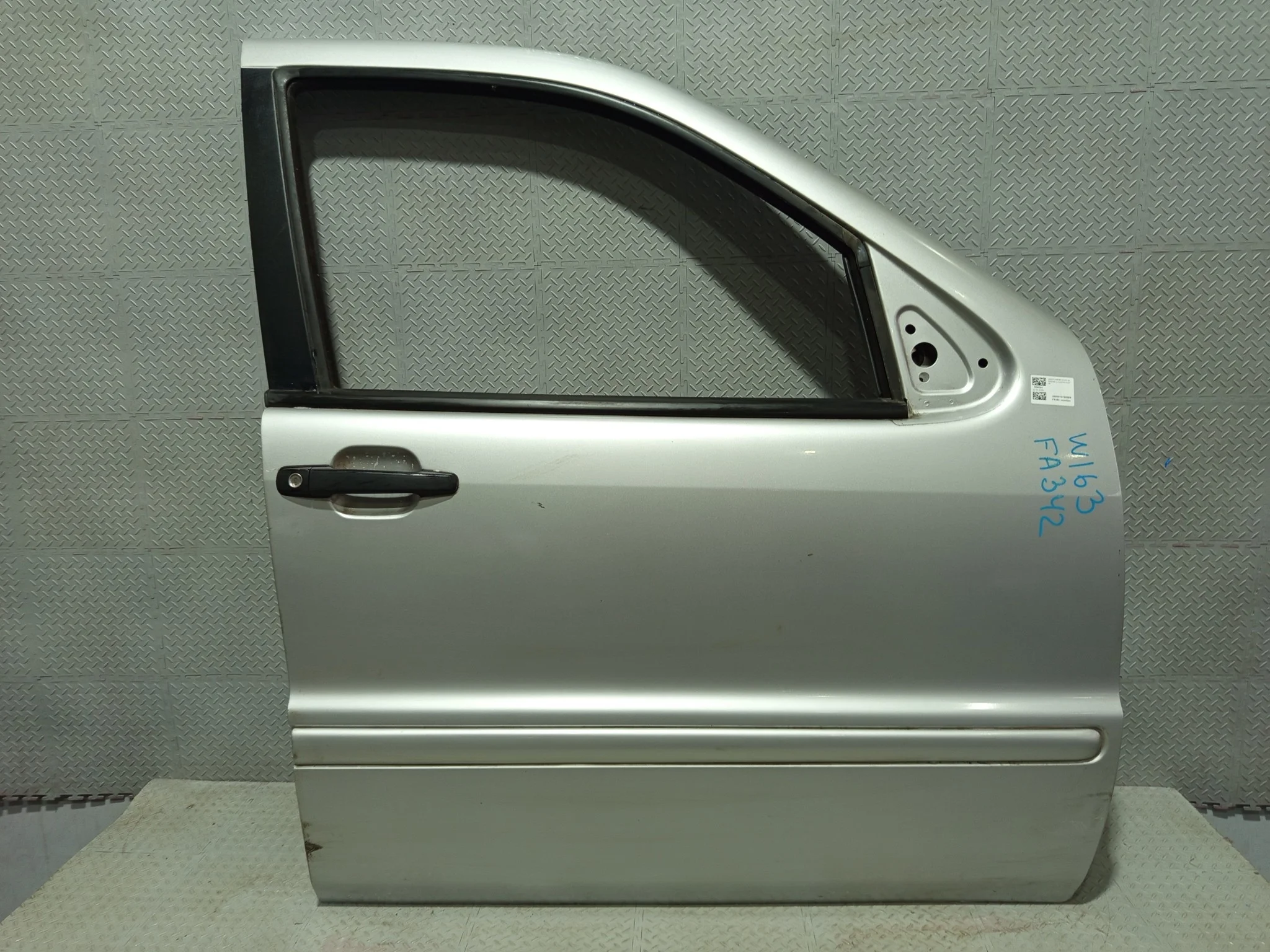 ДВЕРЬ MERCEDES-BENZ M-CLASS A1637201605 ПЕРЕДНЯЯ ПРАВАЯ  серебро, 774 FA342
