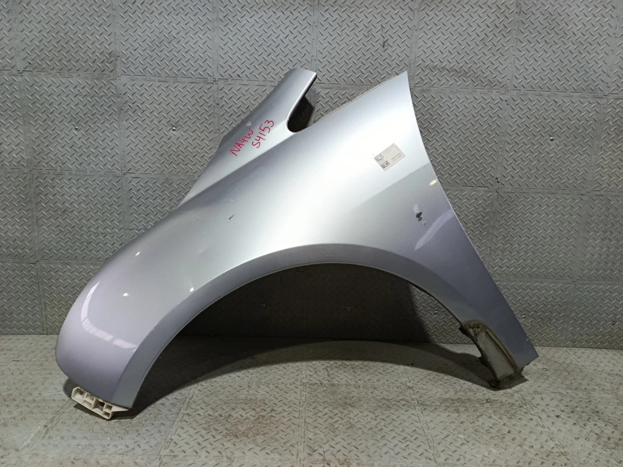 КРЫЛО MITSUBISHI GRANDIS NA4W NA8W MN150859 ПЕРЕДНЕЕ ЛЕВОЕ серебро, A19 S4153