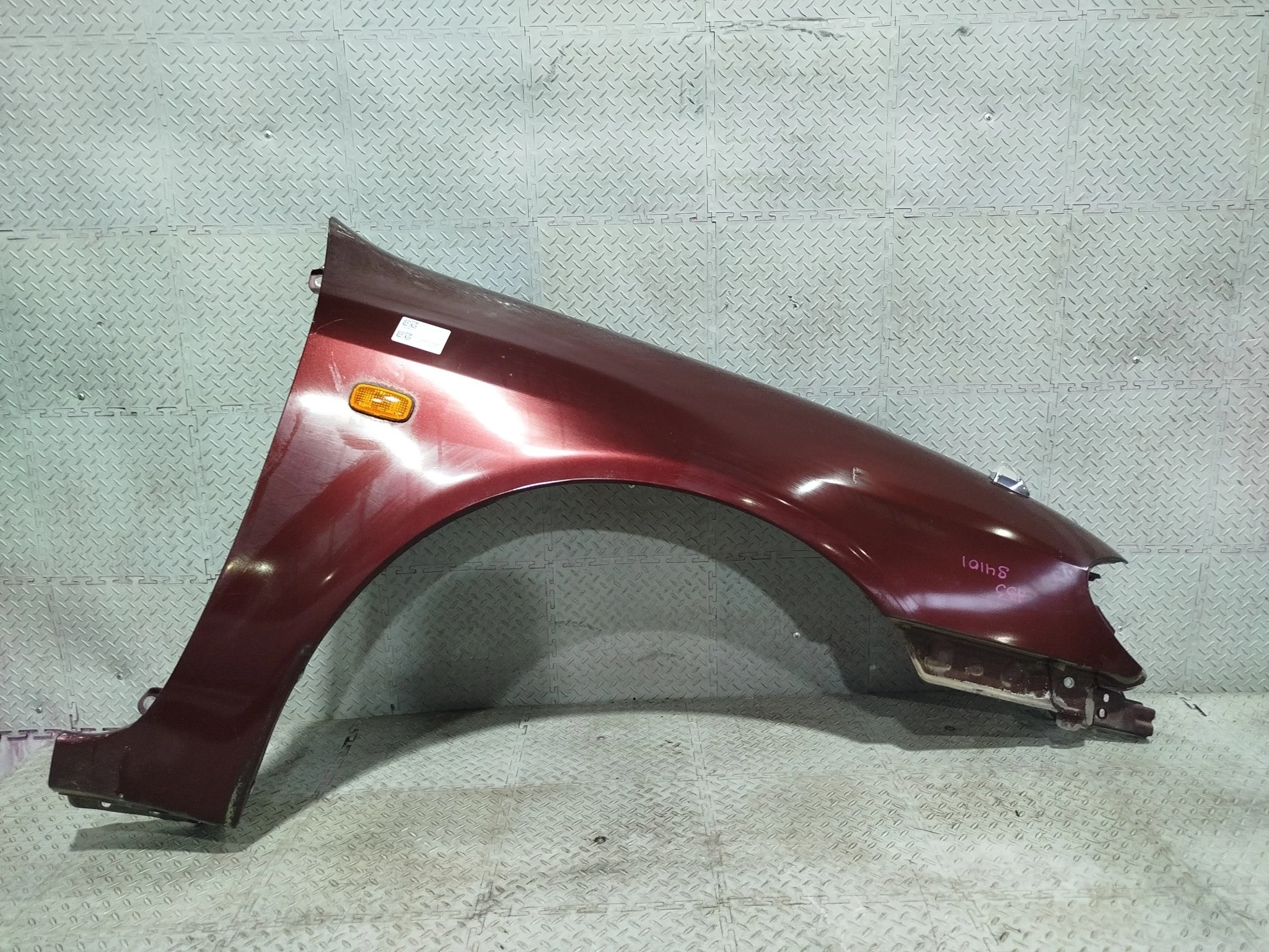 КРЫЛО NISSAN CEFIRO MAXIMA A33 PA33 631002Y030 ПЕРЕДНЕЕ ПРАВОЕ красный, AX5 S4101