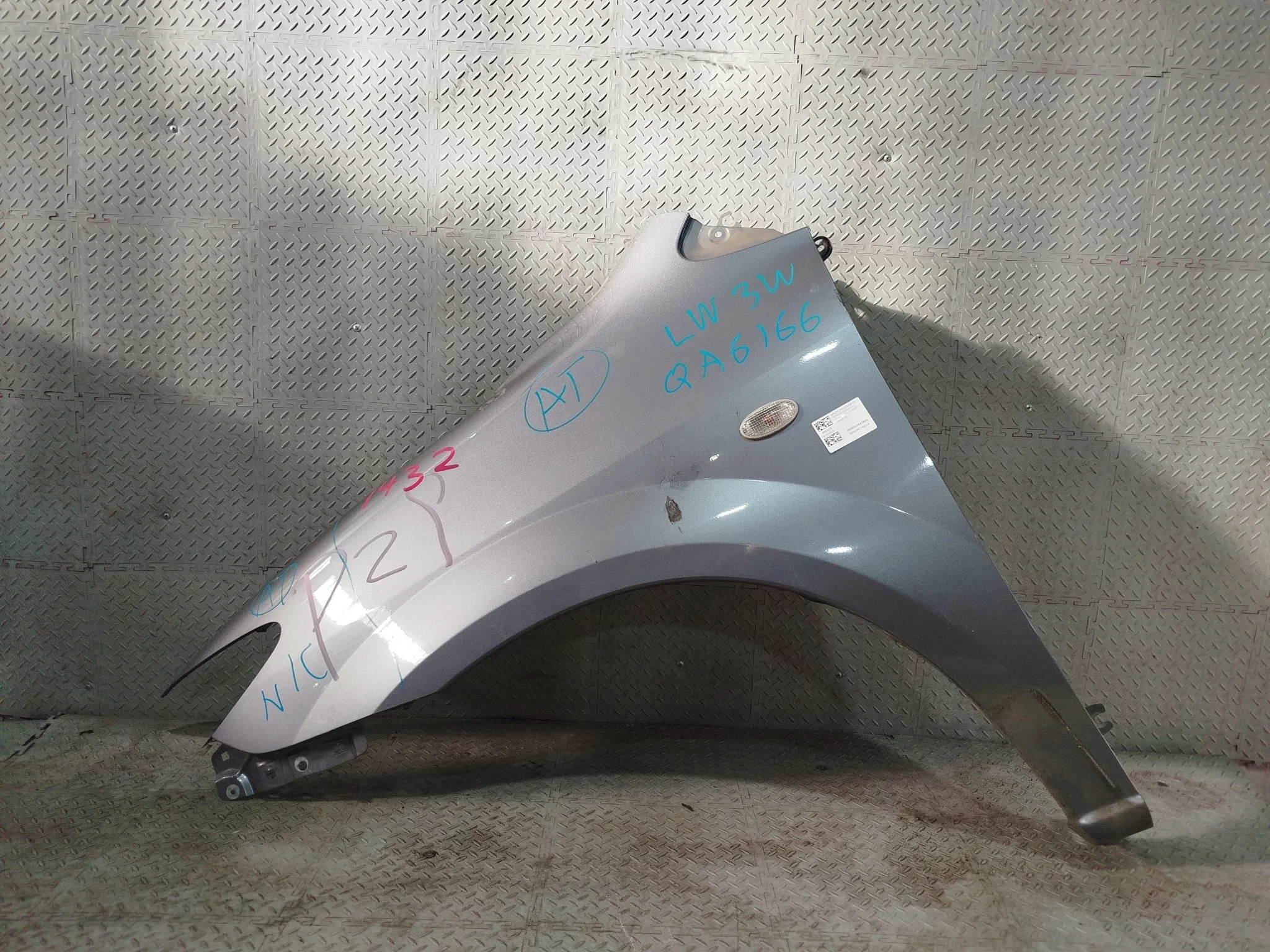 КРЫЛО MAZDA L16552211A ПЕРЕД ЛЕВО серый, 29Y QA6166