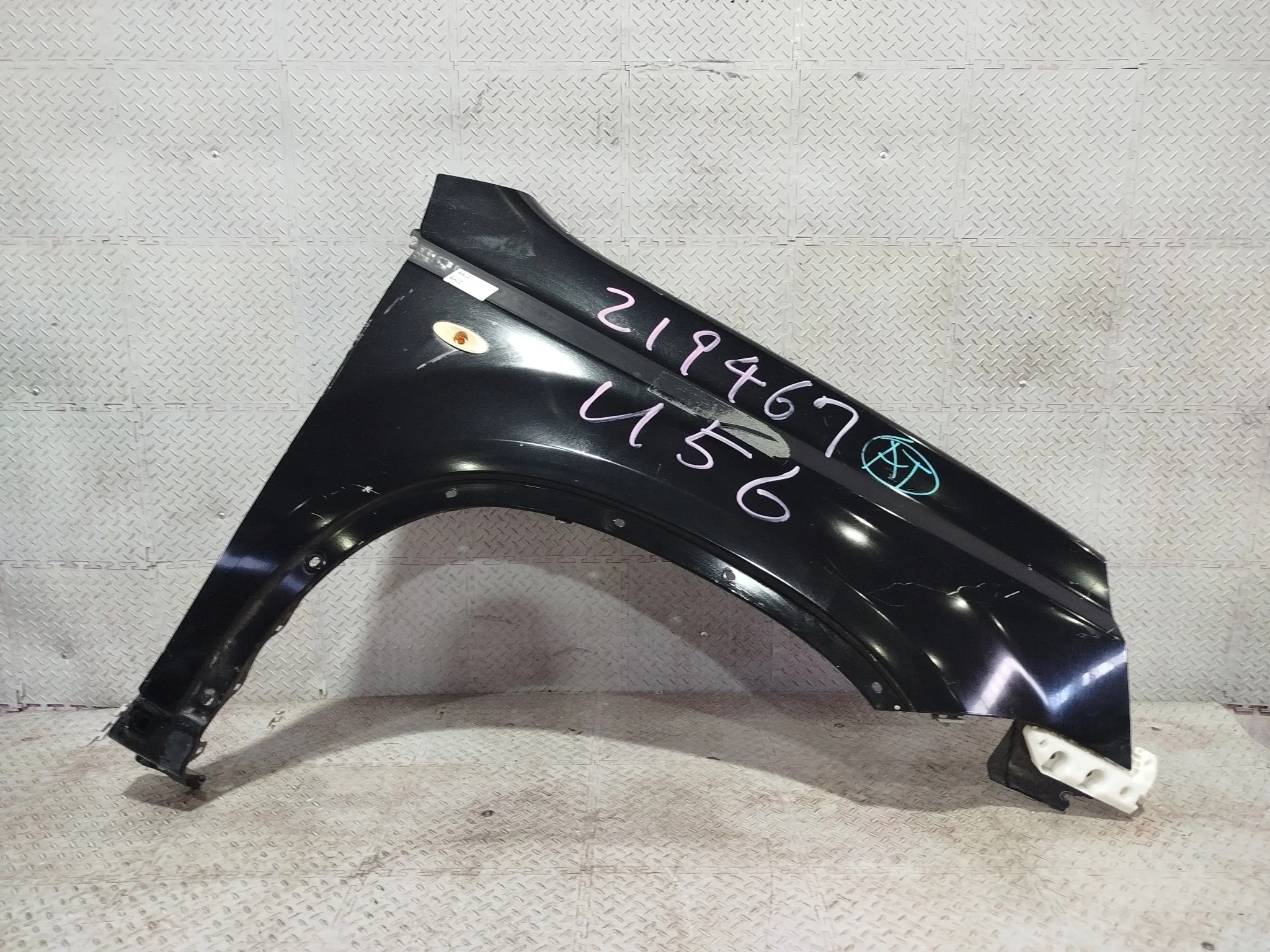 КРЫЛО NISSAN F3100JG0EA ПЕРЕД ПРАВО черный, G41 QE218